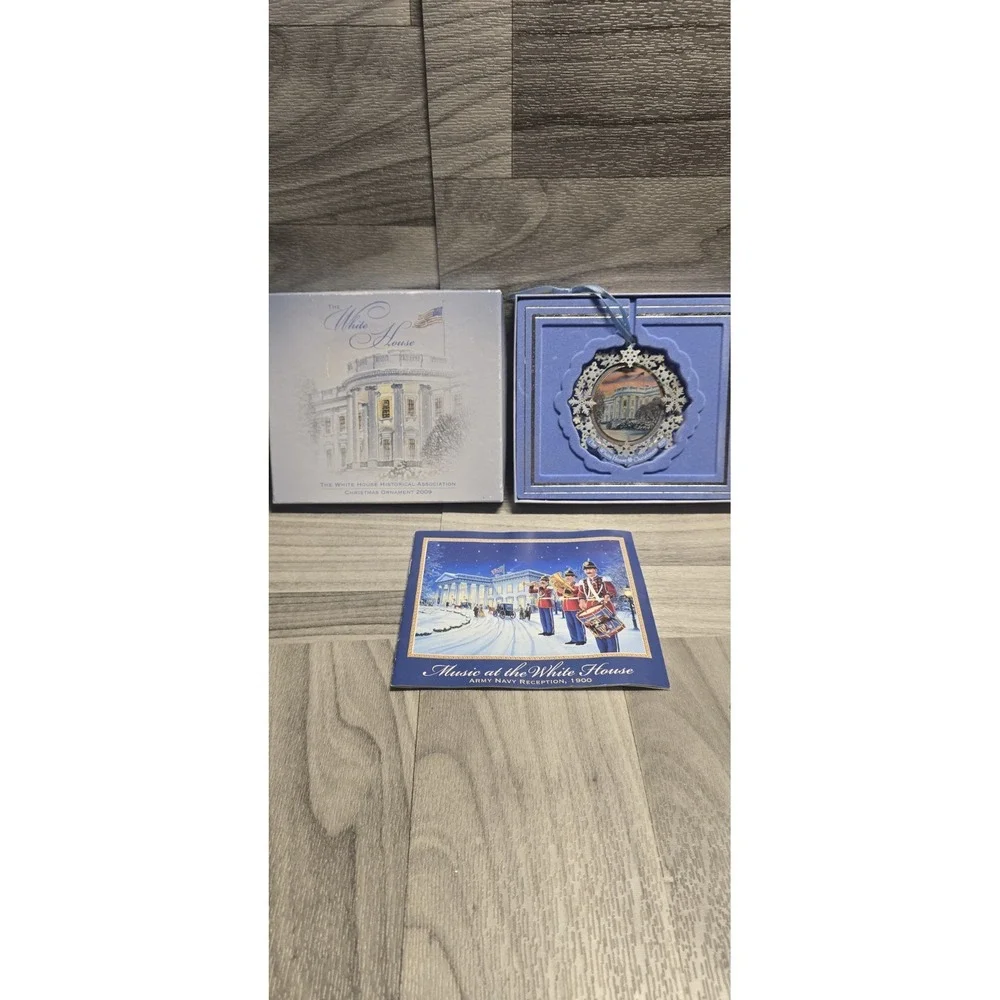 Christmas Ornament WHITE HOUSE w/Box, Booklet White House Historical Assoc. 2009